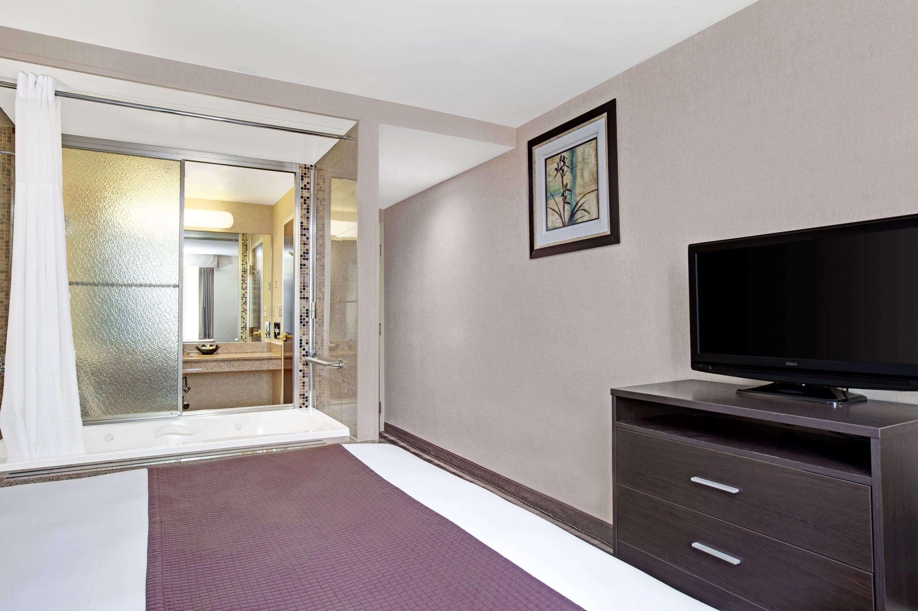 Days Inn By Wyndham Jamaica / Jfk Airport Нью-Йорк Экстерьер фото