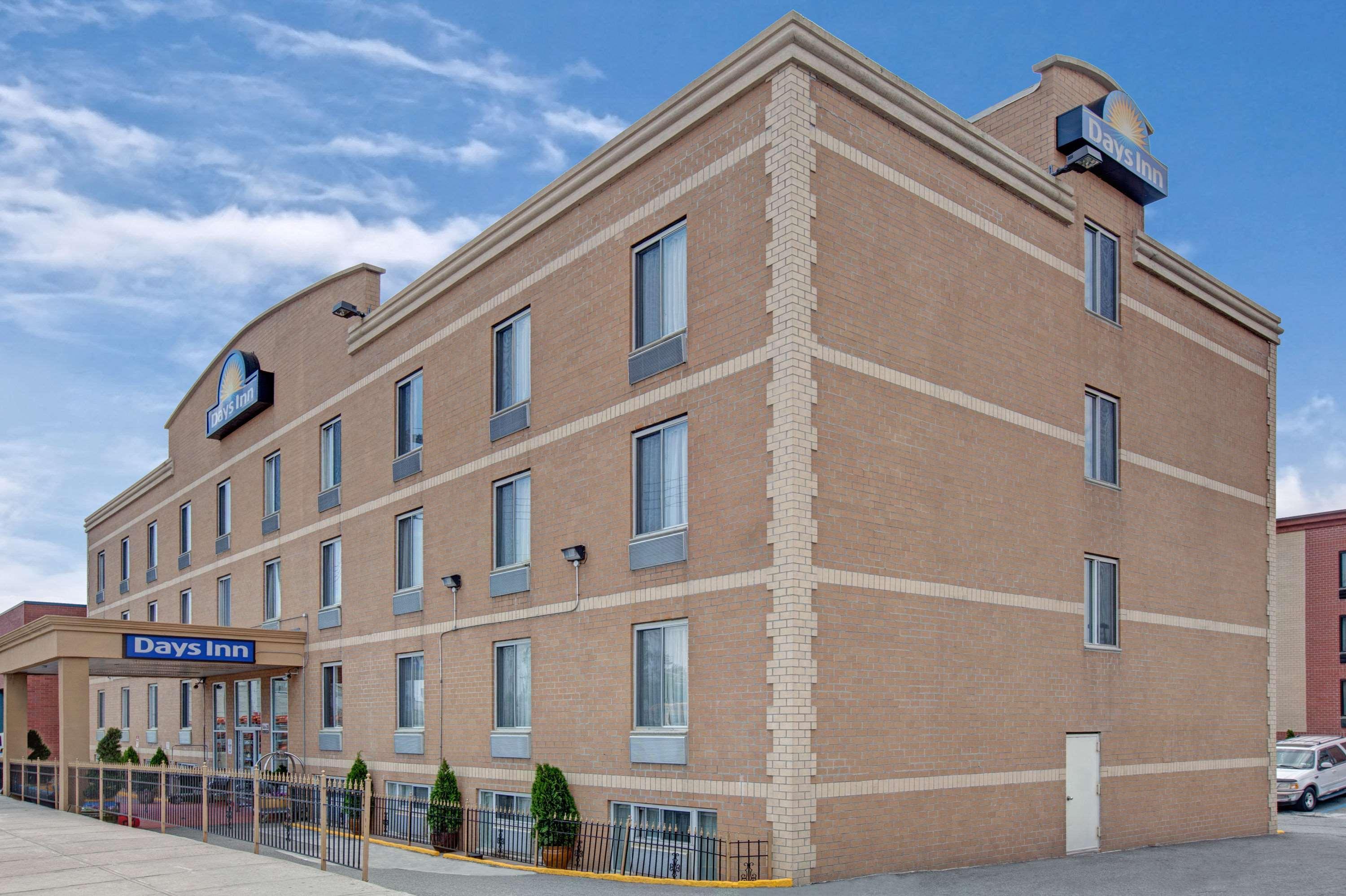 Days Inn By Wyndham Jamaica / Jfk Airport Нью-Йорк Экстерьер фото