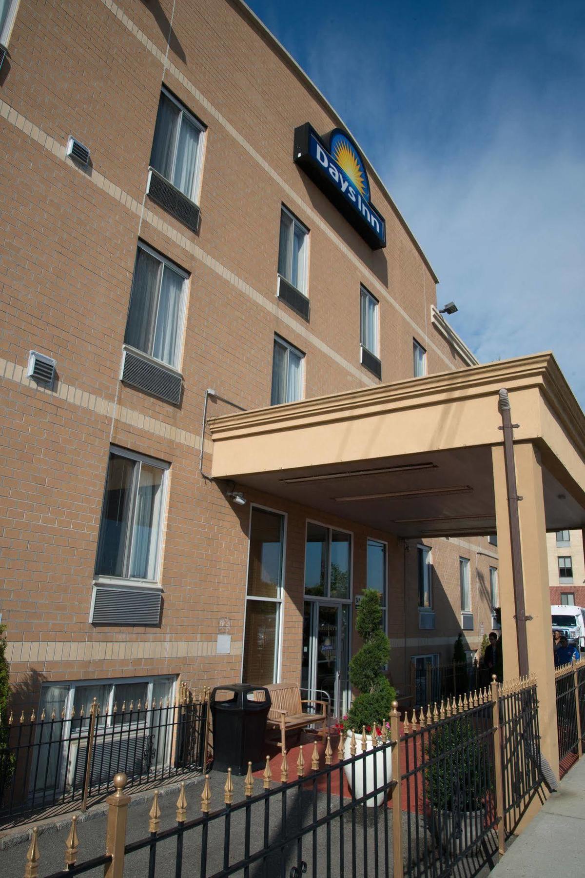 Days Inn By Wyndham Jamaica / Jfk Airport Нью-Йорк Экстерьер фото