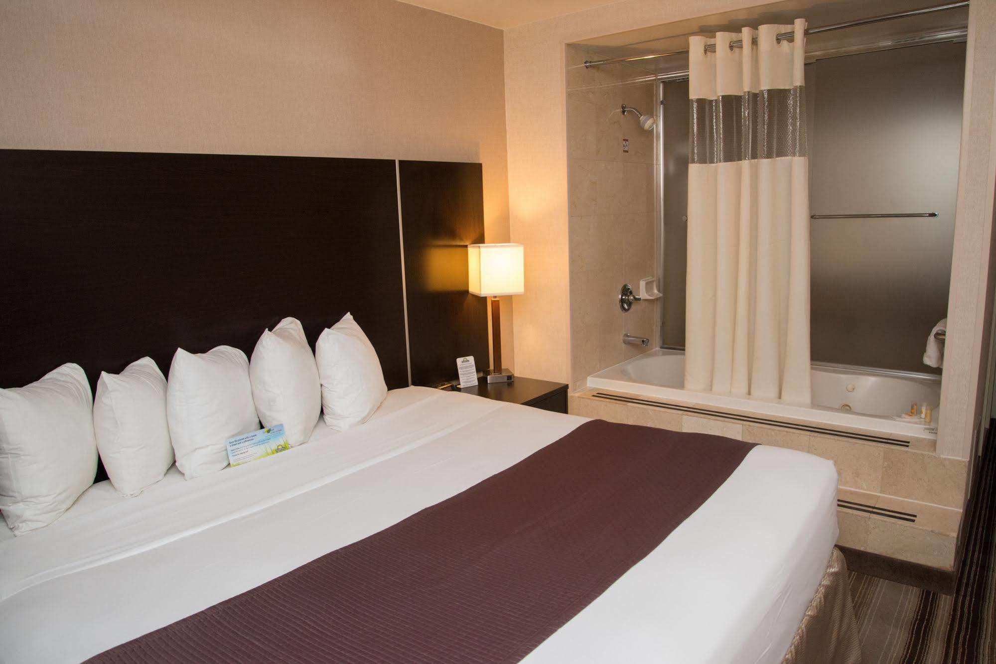 Days Inn By Wyndham Jamaica / Jfk Airport Нью-Йорк Экстерьер фото